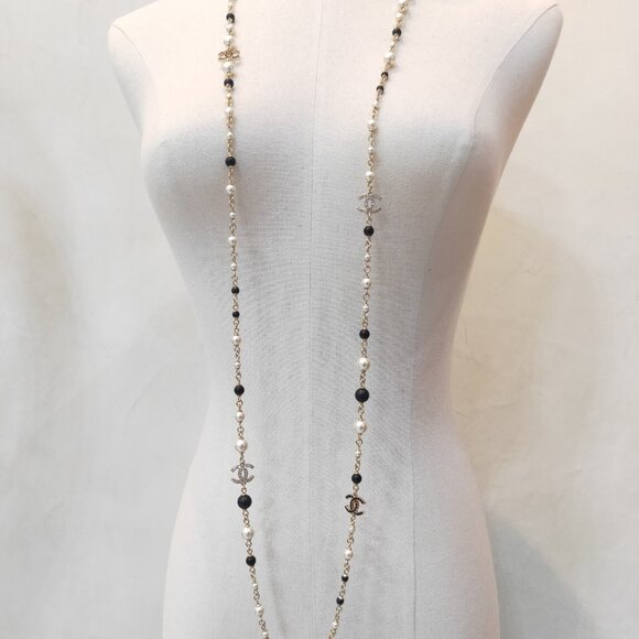 Authentic Chanel Silver CC Faux Pearl Necklace Black Silvery - Picture 2 of 4